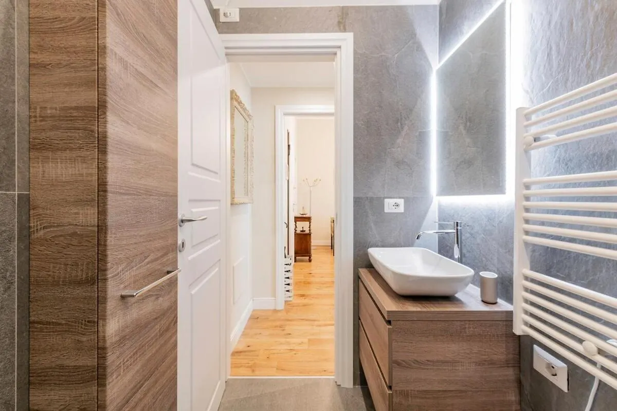 Apartment Homeby, Appartamento Tiepolo Milan